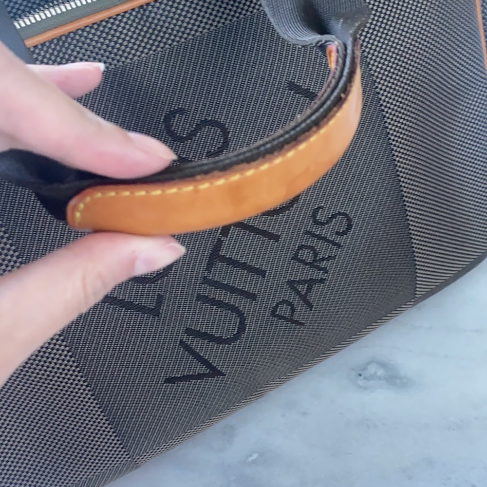 LOUIS VUITTON
Terre Damier Associe GM Messenger - Picture 4 of 7